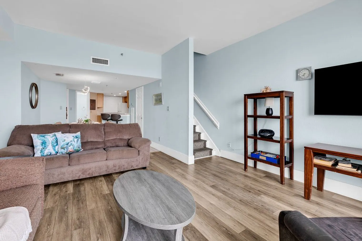 2 bed, 3.0 bath, 936 sqft, $4,953 — Photo 3