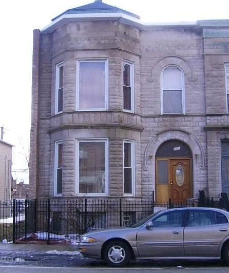 2nd image of 2821 W Warren Blvd