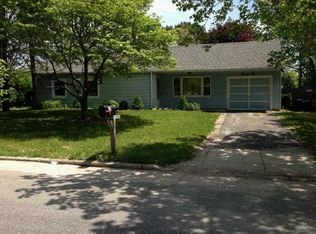 25 S Village Dr, Bellport, NY 11713