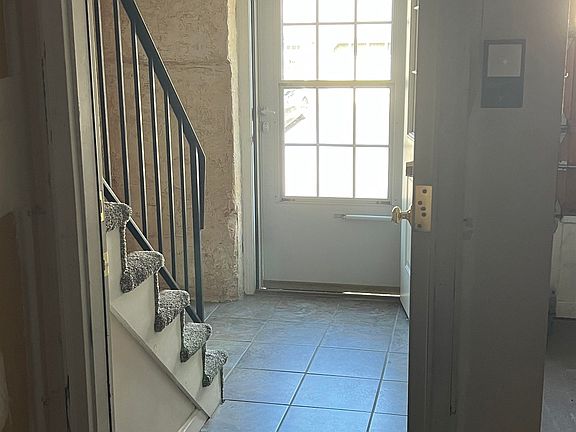 4th image of 32 Cannongate III Road