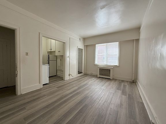 3rd image of 2231 Albert St #808277