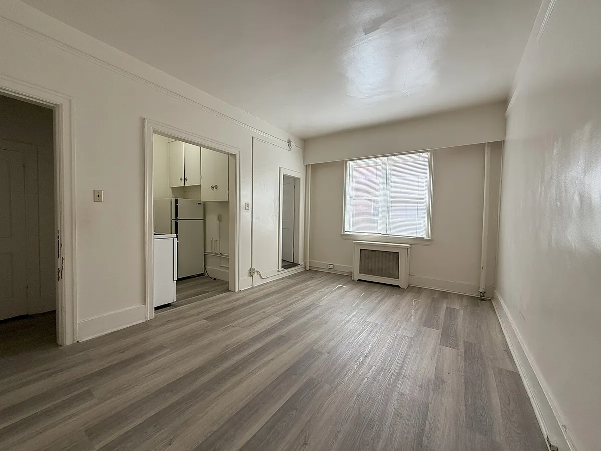 Building Photo - 2231 Albert St #10