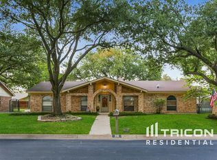 216 Baker Dr, Hurst, TX 76054