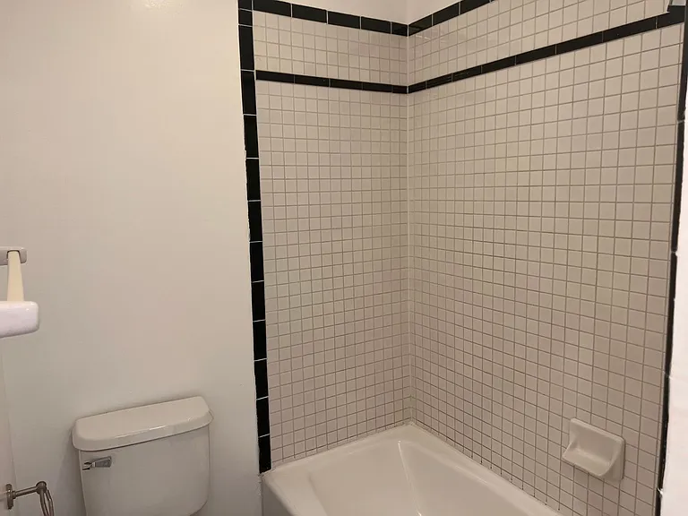 741 S Mansfield Ave — Photo 19