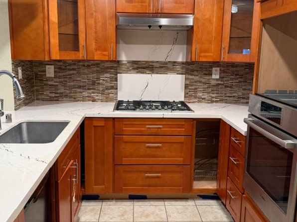 28 Cherryton Ln
