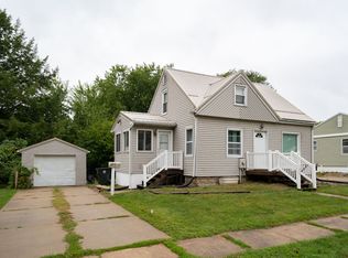 1927 Olive St, Cedar Falls, IA 50613