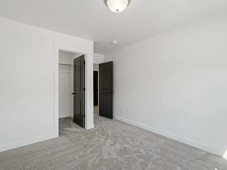 915 N Evelyn St — Photo 6