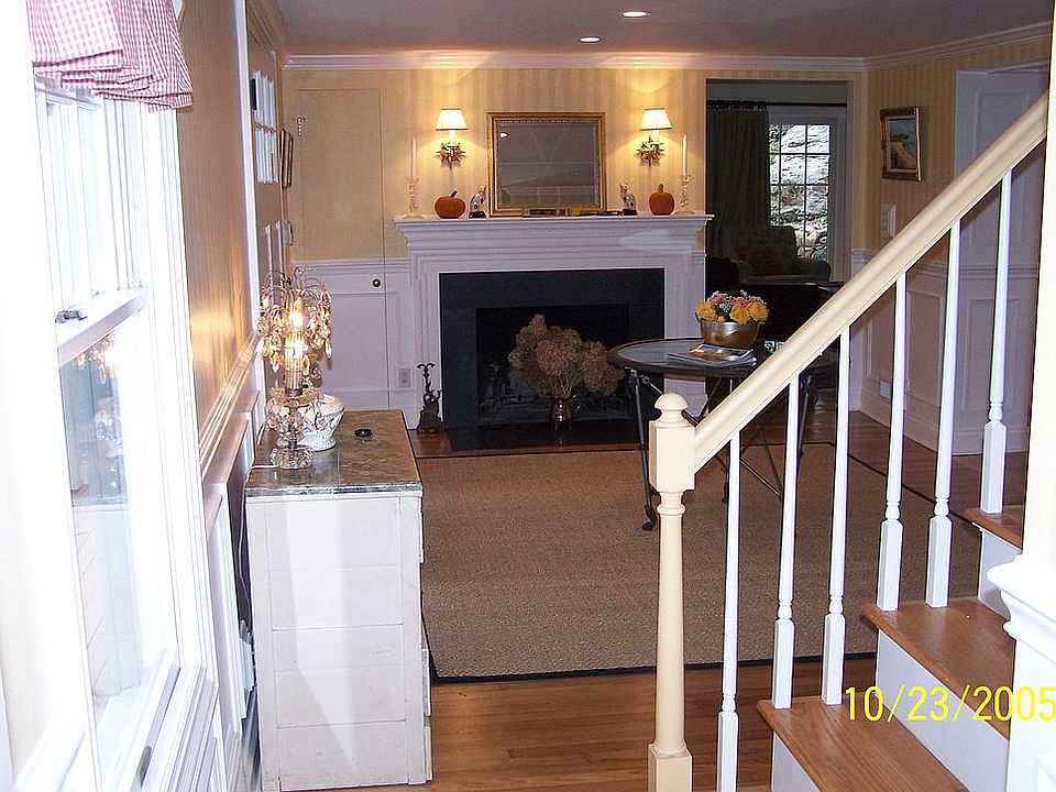 gracious entrance foyer