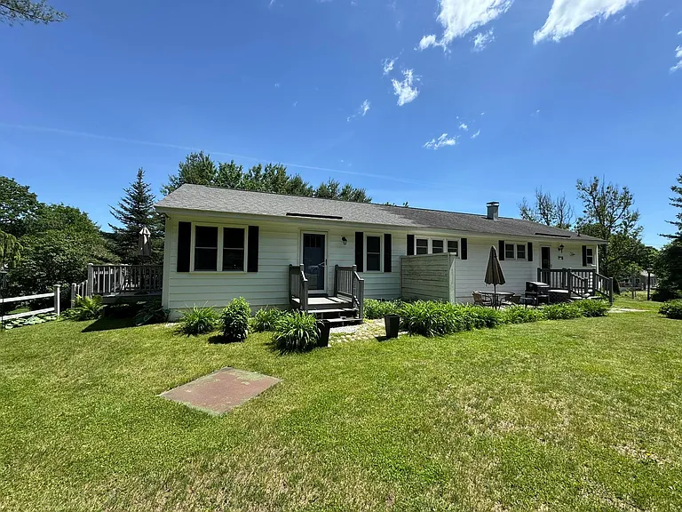 56 Cemetery Rd — Photo 1