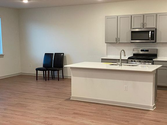 5th image of 172 Florenz Ln