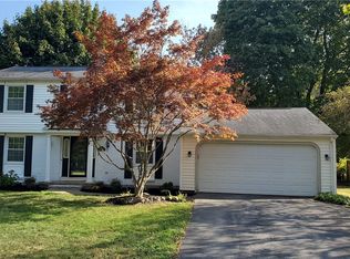 10151 Pineledge Dr S, Clarence, NY