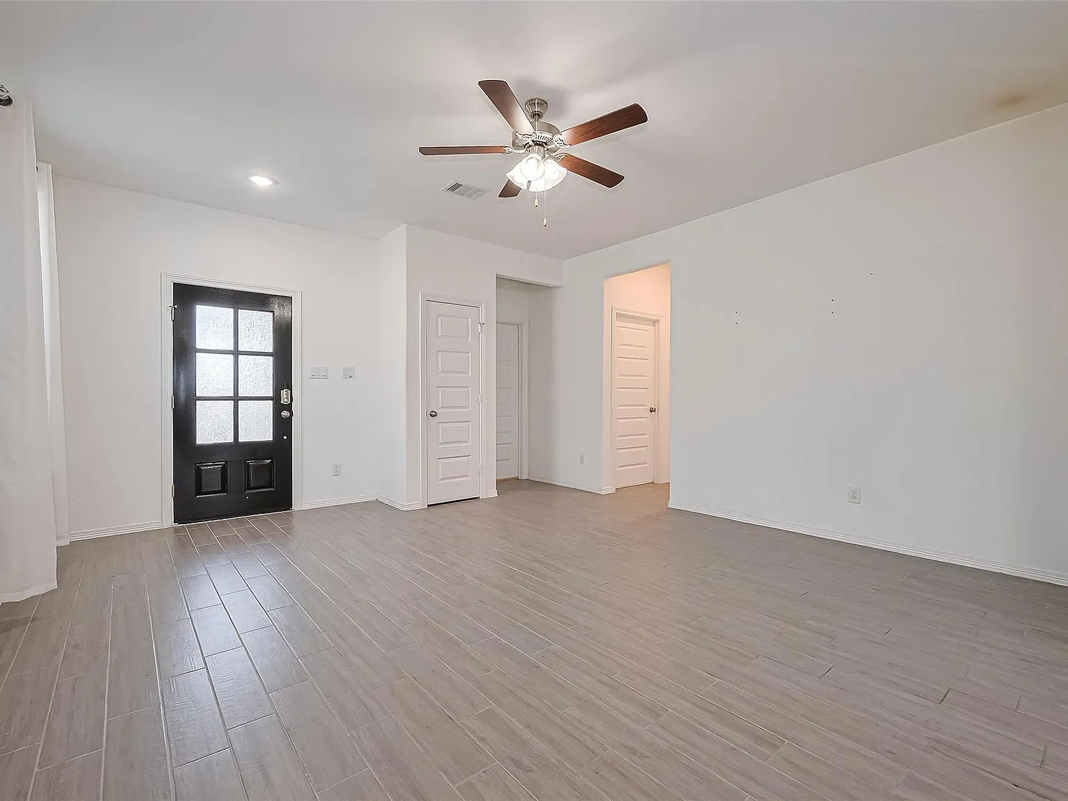 3 bed, 2.0 bath, 1516 sqft, $1,900 — Photo 3