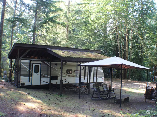 11 N Kitsap Place N, Hoodsport, WA 98548