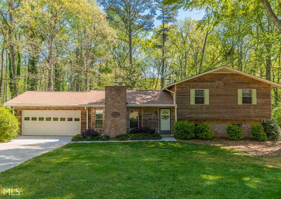 1st image of 1566 Ember Cir