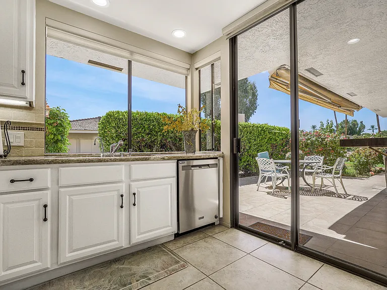 31 Stanford Dr — Photo 14