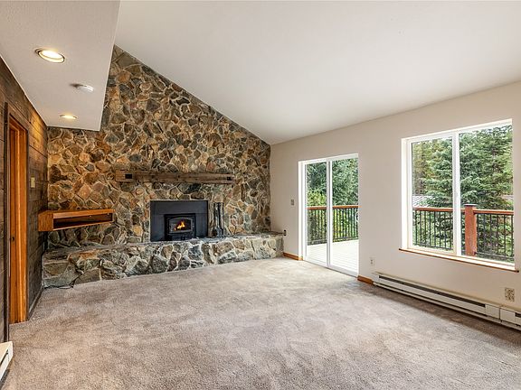 4th image of 17 Blue Grouse Trail