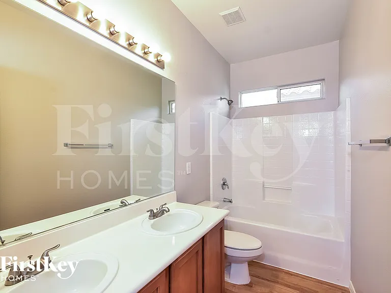 10552 Lessona St — Photo 13
