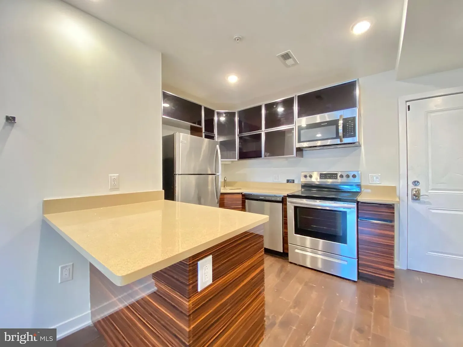 1 bed, 574 sqft, $1,550 — Photo 2