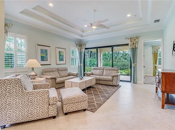 5th image of 9187 Isla Bella Cir