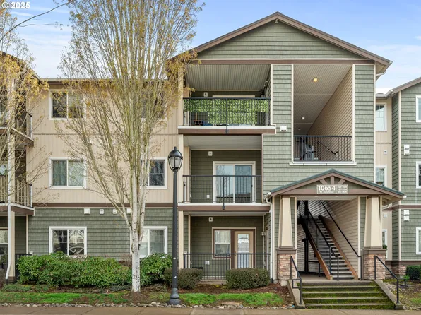 10654 NE Holly St Unit 204, Hillsboro, OR 97006