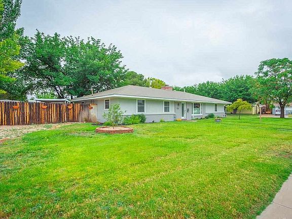 3rd image of 403 Chico Dr