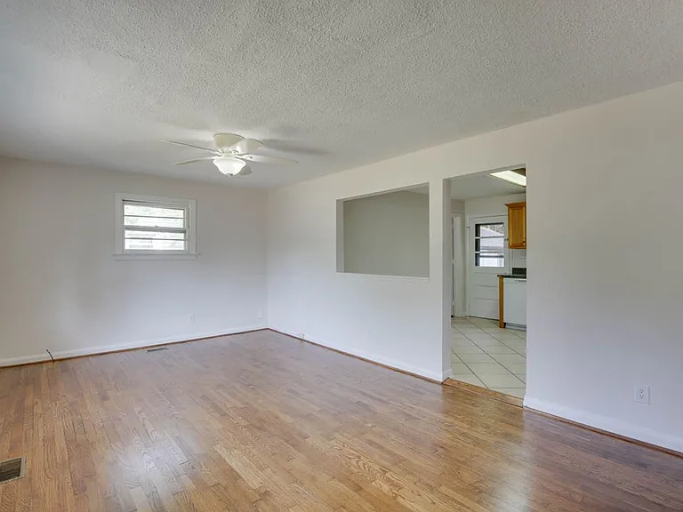 106 Woodhaven Rd — Photo 6