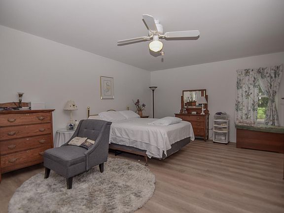 3rd image of 4735 Ivydale Dr