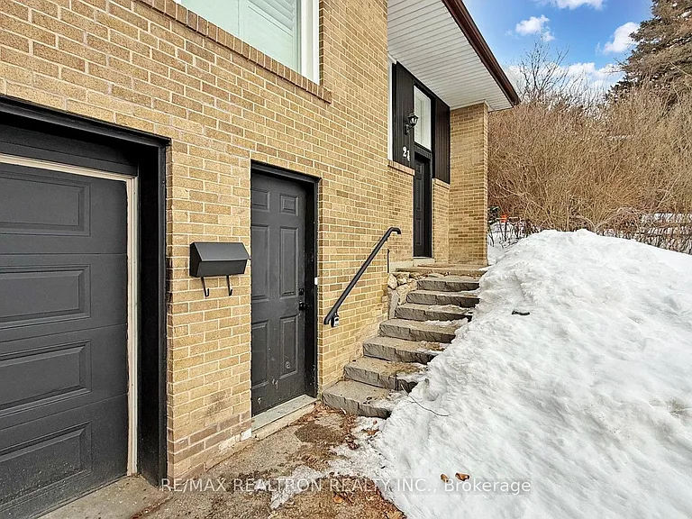 24 Fenelon Dr — Photo 6