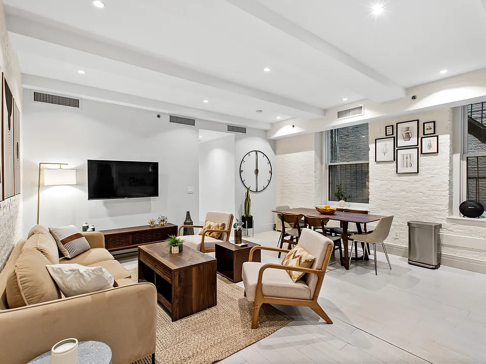 43 W 27th St #6R