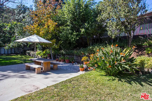 7561 Lolina Ln — Photo 37