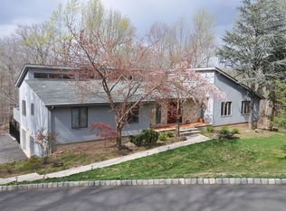 17 Cambridge Dr, Warren, NJ 07059