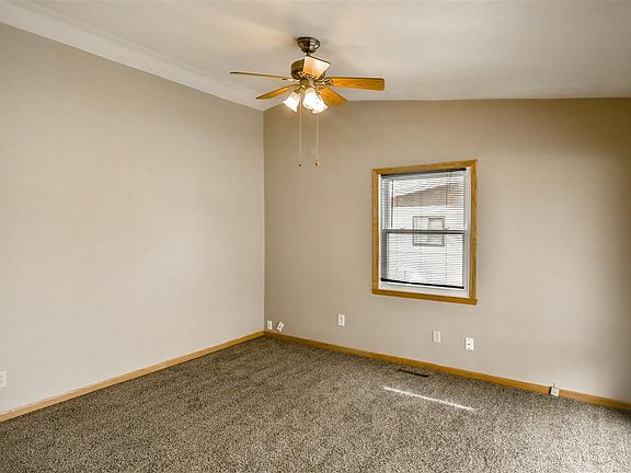 4th image of 3211 Hanover Dr