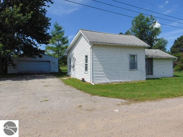 1st image of 211 W Lynn St