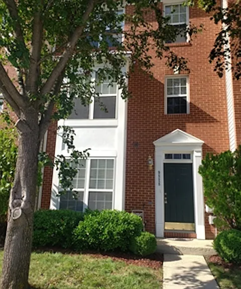 9828 Larson Pl — Photo 1