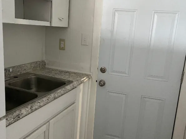 Muncie, 713 W Adams St, 713 W Adams St APT 4, Muncie, IN 47305