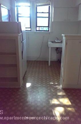 5th image of 621 W Melrose St APT E2