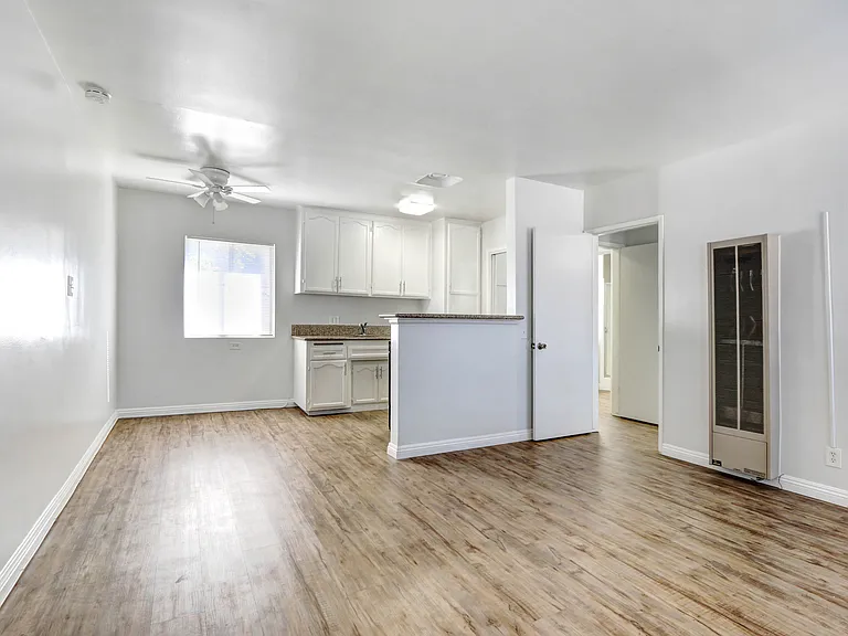 236 E Olive Ave #B — Photo 2
