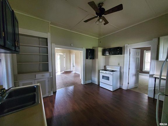 5th image of 302 W Pecan St