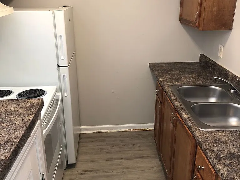 Van Guard Apartments — Photo 4