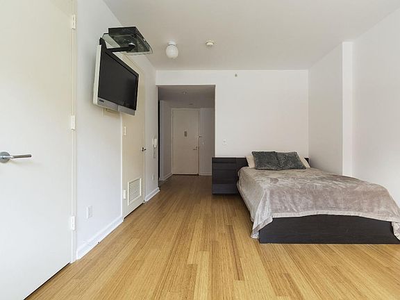 3rd image of 350 W 53rd St APT 2F