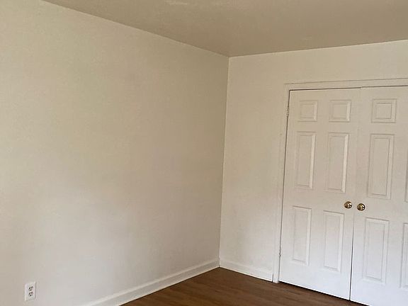 4th image of 31 N Evergreen St APT 5