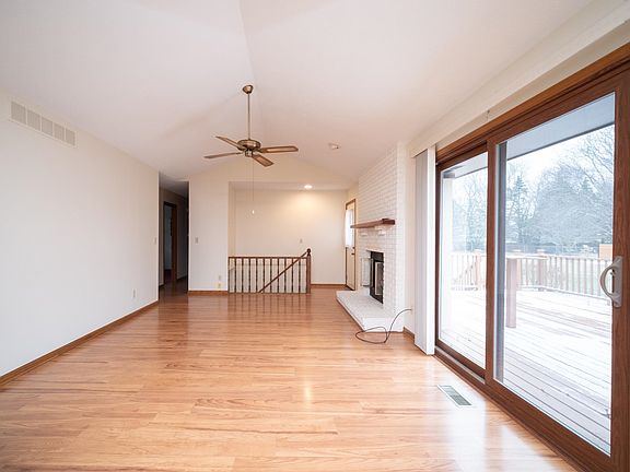 5th image of 7465 Farview Dr