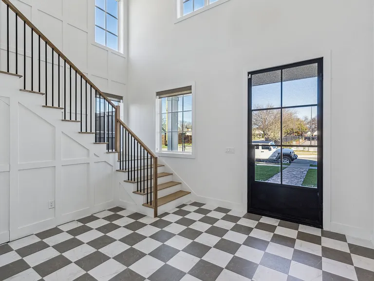 5800 Goodwin Ave — Photo 3