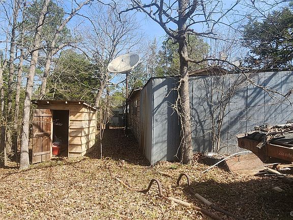 4th image of 376 Lake Dr