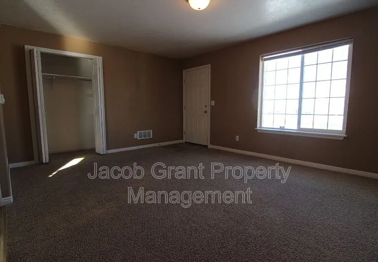 980 Eve Dr #1 — Photo 8