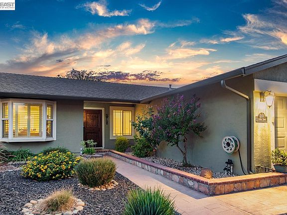 2nd image of 1237 Concord St