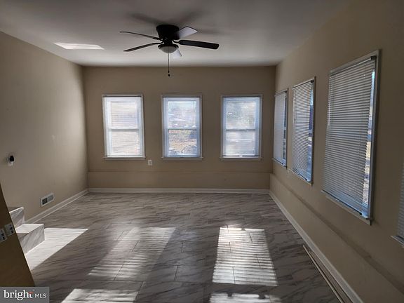 4th image of 55 Stratford Dr
