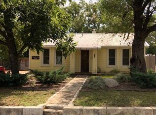 323 W Hackberry St, Fredericksburg, TX 78624