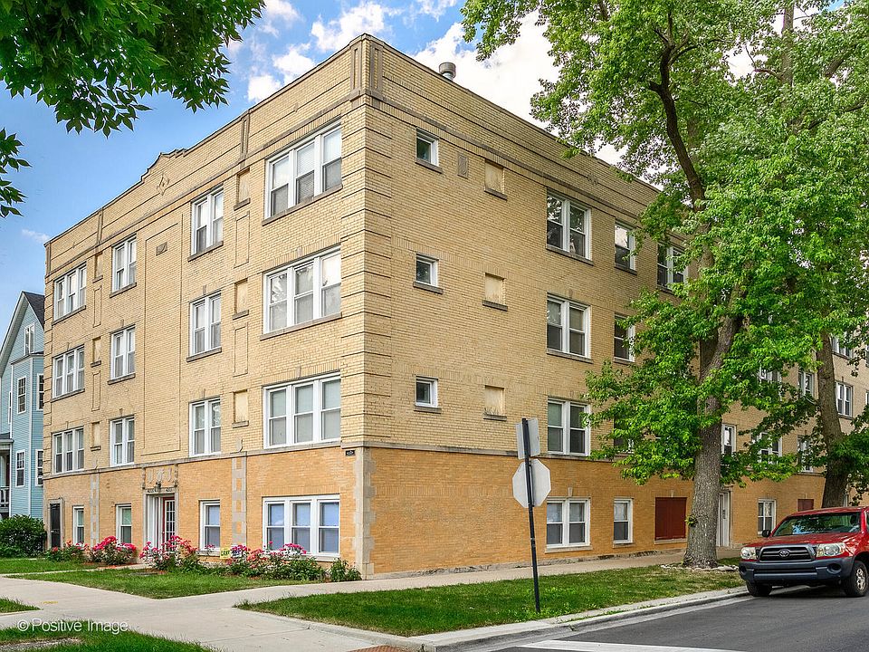 1st image of 3216 W Berteau Ave #3