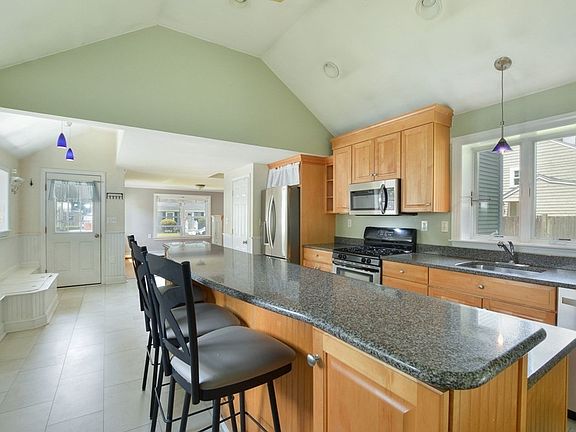 3rd image of 30 Thayer Ave